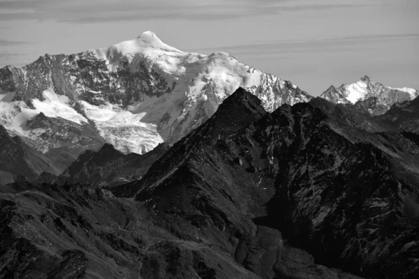 Monocromo Wiessmies Los Alpes Suizos Del Sur Sobre Saas Algamel —  Fotos de Stock