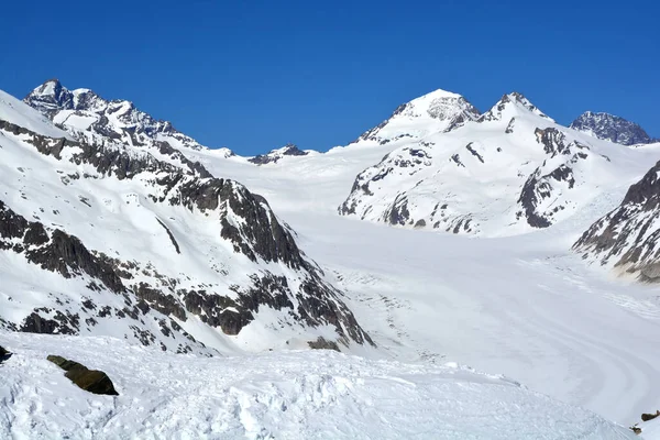 Jungfrau Monch Jungfraujoch Między Nimi Kolei Hotelu Alpach Berneńskich Szwajcaria — Zdjęcie stockowe