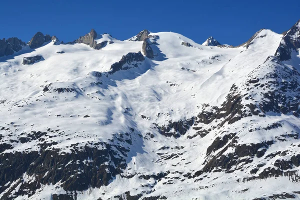 Bernese Alplerindeki Aletsch Buzulu Nun Yukarısındaki Sattelhorn Güneşli Bir Kış — Stok fotoğraf