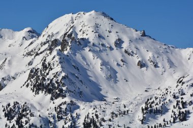 Nendaz Freeride yarışmasının yapıldığı Mont Gond. Rekabetten hemen sonra çekilen görüntülerde yarışmacıların izleri hala görülebiliyor. Nendaz, İsviçre