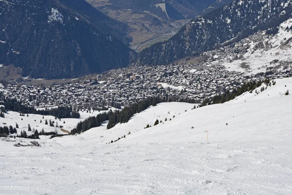 瑞士南部凡尔比耶豪华滑雪胜地 — 图库照片