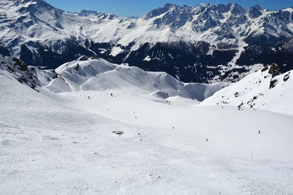 Катание Лыжах Роскошном Швейцарском Курорте Вербье Verbier Расположенном Юге Швейцарии — стоковое фото