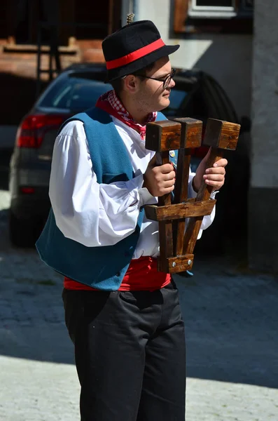 Evolene Suiza Agosto Grupo Folclórico Italiano Las Montañas Ernici Con —  Fotos de Stock