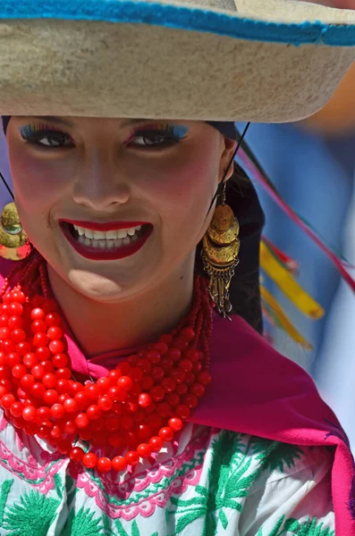 Evolene Suíça Agosto Grupo Folclórico Equatoriano Quito Trajes Tradicionais Agosto — Fotografia de Stock