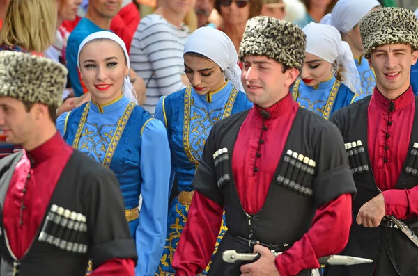 Evolene Svájc Augusztus Orosz Népcsoport Balkariáról Hagyományos Jelmezben 2019 Augusztus — Stock Fotó
