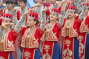 Evolene, İsviçre - 15 Ağustos - Geleneksel kostümlü Ermeni halk grubu: 15 Ağustos 2019, Evolene, İsviçre