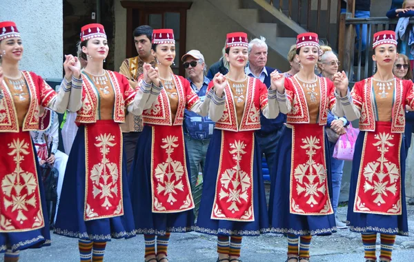 2019年8月15日 伝統衣装を着たアルメニア民族 8月15日 スイス — ストック写真