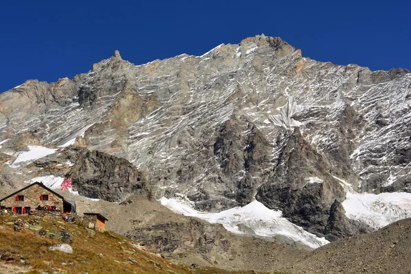Schronienie Górskie Weisshorn Arpitetta Południowych Alpach Szwajcarskich — Zdjęcie stockowe