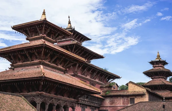 ネパール カトマンズのLalitpurにあるPatan Durbar Square ユネスコ世界遺産 仏教とヒンズー教の宗教寺院 塔と仏塔 — ストック写真