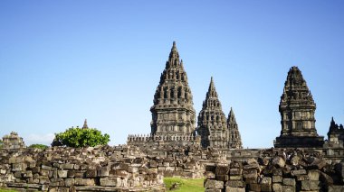 Yüksek sezonda Pranbanan Tapınağı, UNESCO Dünya Mirası Bölgesi, yaz tatili konsepti, Güneydoğu Asya, yumuşak odaklanma