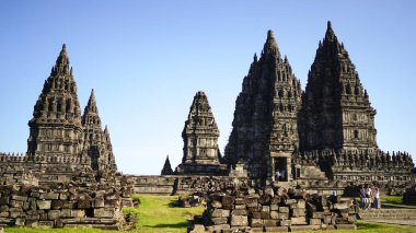 Yüksek sezonda Pranbanan Tapınağı, UNESCO Dünya Mirası Bölgesi, yaz tatili konsepti, Güneydoğu Asya, yumuşak odaklanma