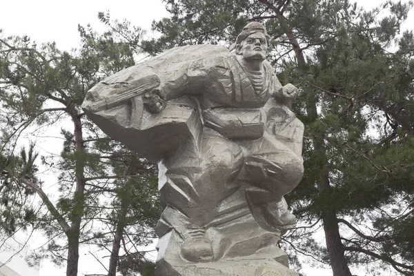 아나파에에서 Dzhemite의 마을에서 낙하산에 낙하산 아나파 크라스노다르 러시아 2018 기념비 — 스톡 사진