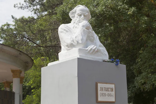 Yevpatoriya Crimea Giugno 2018 Busto Leo Tolstoj Nella Citta Yevpatoriya — Foto Stock