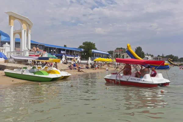 Evpatoria Crimea Junio 2018 Alquiler Catamaranes Playa Ciudad Central Ciudad — Foto de Stock