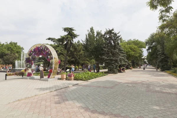 Yevpatoria Crimea Giugno 2018 Alley Nel Lenin Garden Yevpatoria Crimea — Foto Stock