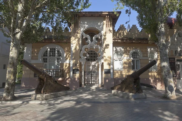 Museo de la tradición local en la calle Duvanovskaya en la ciudad balnearia de Evpatoria, Crimea — Foto de Stock