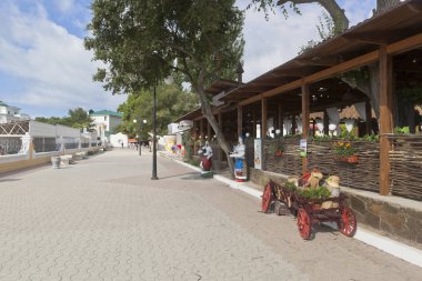 Evpatoria, Crimea - 30 Haziran 2018: Gorki dolgu ve Ukraynalı Restoran mutfağı Khutorok resort kasaba Evpatoria, Crimea içinde