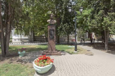 Evpatoria, Crimea - 1 Temmuz 2018: Alexander Sergeevich Puşkin resort kasaba Evpatoria, Crimea Puşkin kitaplığında de anıt