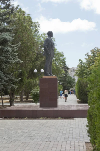 Yevpatoria Crimea Luglio 2018 Monumento Vladimir Ilyich Lenin Nel Giardino — Foto Stock