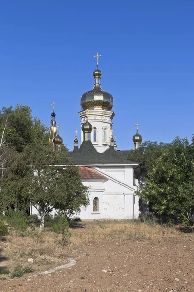Церква Різдва Іоанна Хрестителя в селі Uyutnoye, Сакський район, Крим — стокове фото