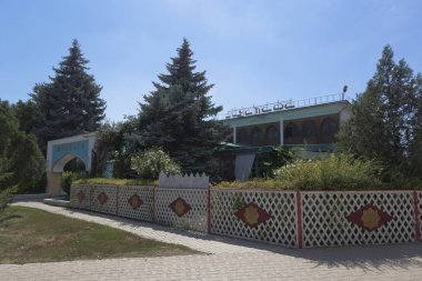 Evpatoria, Crimea - 4 Temmuz 2018: Mustafa Cafe-tiyatroda resort kasaba Evpatoria, Crimea