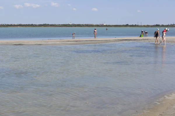 Yevpatoria Crimea Luglio 2018 Gente Sul Lago Moinak Nella Località — Foto Stock