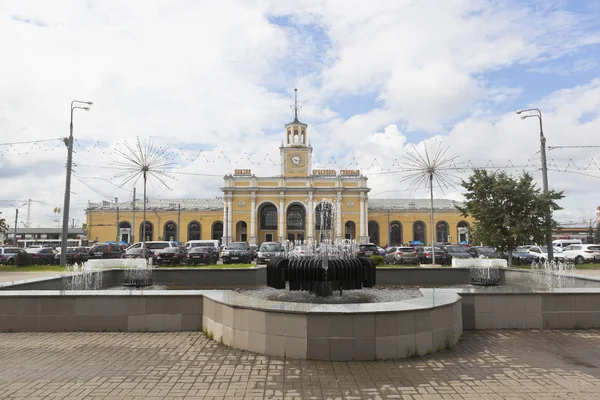 Fountain at the railway station Yaroslavl-Glavny, Russia — Stock Photo, Image