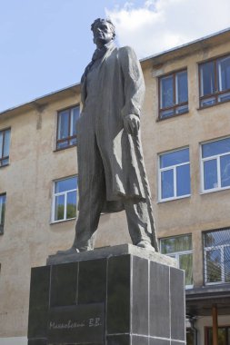 Vologda şehrinde Zafer Bulvarı Vladimir Vladimirovich Mayakovsky anıtı
