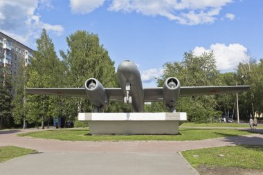Il-28 uçak Anıtı - Vologda kentinde Okrugny karayolu üzerinde SSCB jet taktik bombardıman uçağı ilk, Rusya