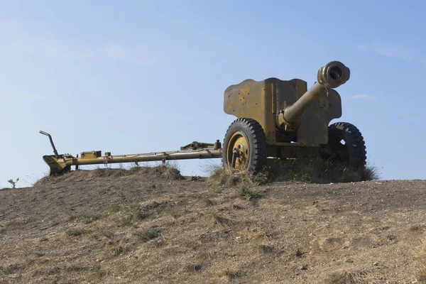 D-44 τμηματικές όπλο στη Lysaya Gora στο χωριό Ταμάν, περιοχή Τεμριούκ της περιοχής Κρασνοντάρ — Φωτογραφία Αρχείου