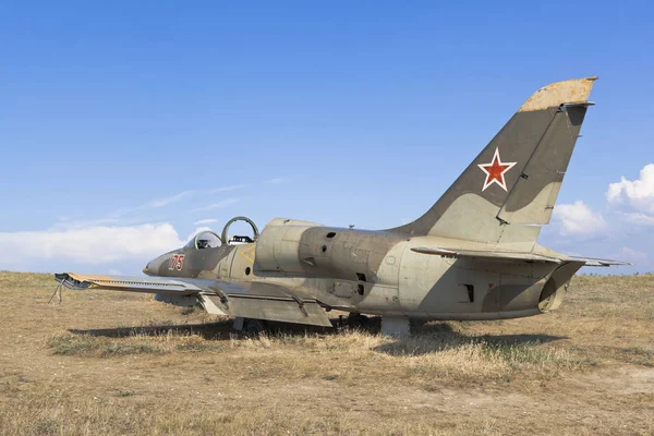 Aeromobile militare Aero L-39 Albatros su Lysaya Gora nel villaggio di Taman, Temryuk distretto della regione di Krasnodar — Foto Stock