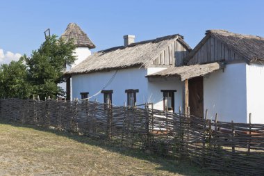 Etnografik kompleksi Ataman bir değirmen ile Kazak ev. Krasnodar bölgesinin Taman Temryuk ilçesi
