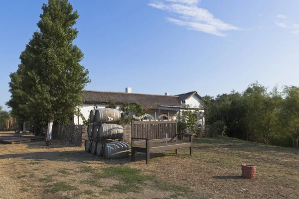 Vinmakare hus i den etnografiska komplexet Ataman. Byn Taman, distriktet Temryuk i Krasnodar-regionen — Stockfoto