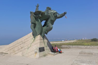 Yevpatoria, Kırım şehrinin girişinde Kitabe liyada iniş anıtı