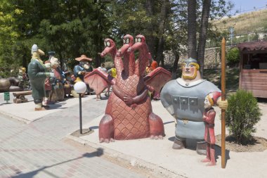 Bakhchisarai minyatür parkında Üç Heroes çizgi film karakterleri, Kırım