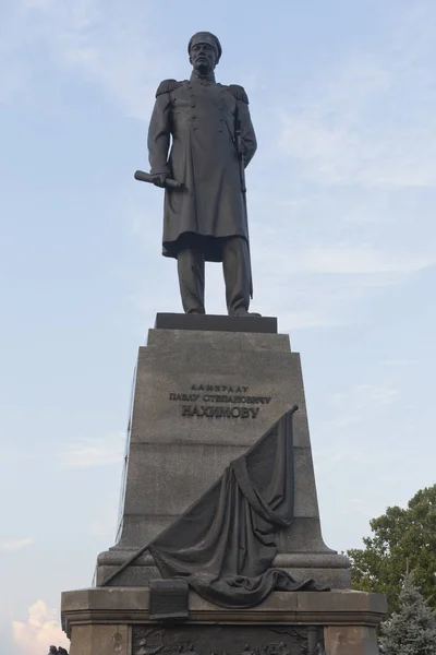 Monument à Pavel Stepanovich Nakhimov dans la ville héros de Sébastopol, en Crimée — Photo