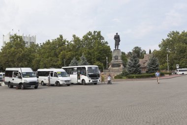 Kahraman şehir Sivastopol 'daki Nakhimov Meydanı' nda bir yaz sabahı, Kırım