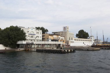 Sivastopol Deniz Limanı, Kırım 'ın Güney Körfezi' ndeki yolcu gemileri için demirleme yerleri