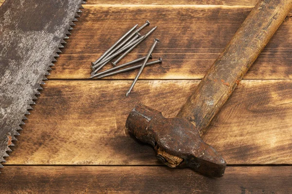 Старі інструменти на дерев'яному фоні — стокове фото