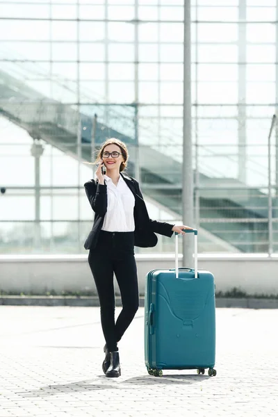 Obchodní Žena Mezinárodním Letišti Stěhování Odbavovací Airplane Cestování Výlet Mobility — Stock fotografie