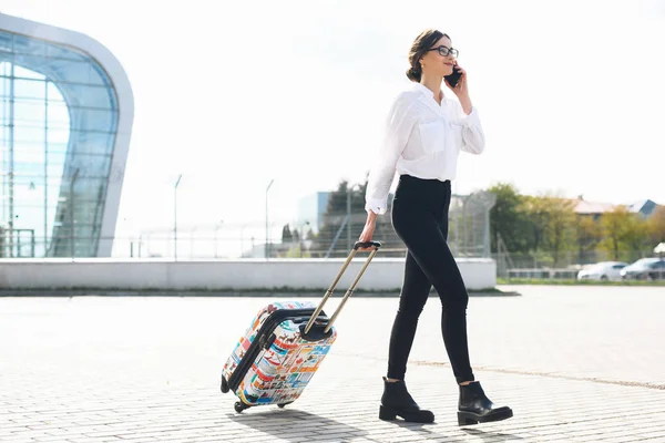 Obchodní Žena Mezinárodním Letišti Stěhování Odbavovací Airplane Cestování Výlet Mobility — Stock fotografie