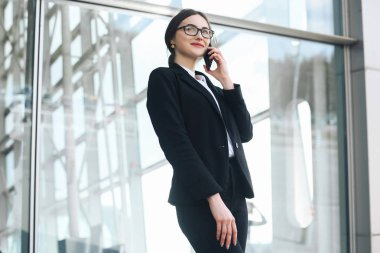 Havaalanı kadın akıllı telefon