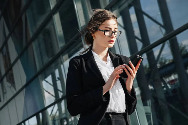 Aeroporto Donna Smart Phone — Foto Stock