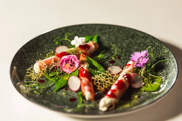 Ensalada Verde Fresca Con Espinacas Rúcula Romana Mizun Estudio Foto —  Fotos de Stock