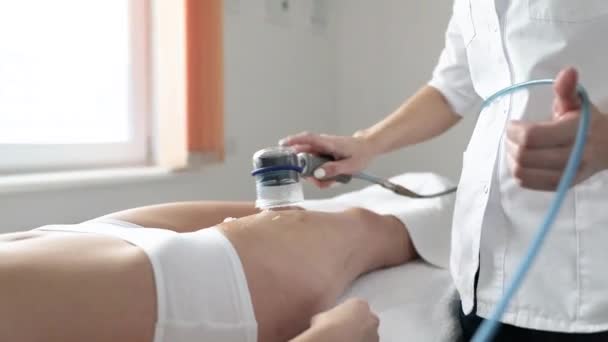 Körperpflege Nahaufnahme Von Schönen Langen Gebräunten Frauenbeinen Die Wellness Salon — Stockvideo