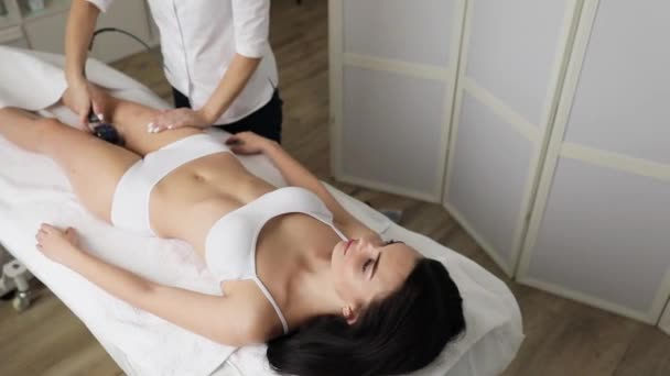 Lichaamsverzorging Close Van Prachtige Lang Gebruinde Vrouwenbenen Met Massage Spa — Stockvideo