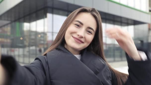 Jeune Femme Prenant Selfie Photographie Autoportrait Dans Café — Video