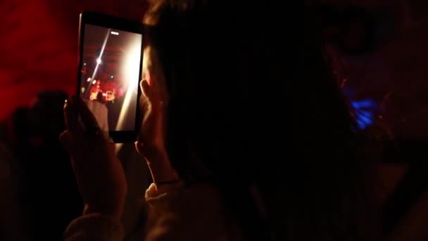 Utilisez Enregistrement Mobile Avancé Des Concerts Amusants Bel Éclairage Image — Video