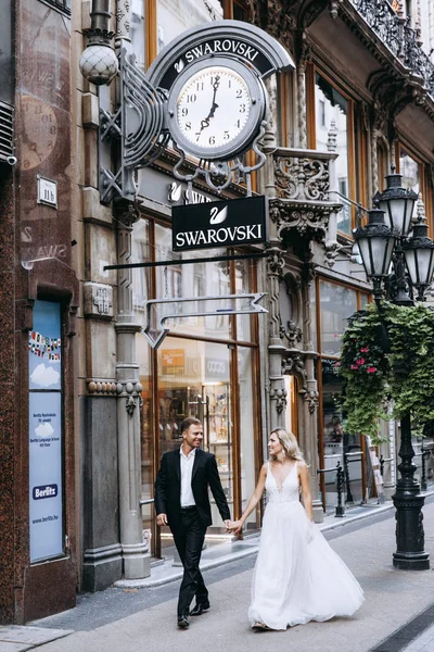 Bride Groom Hugging Old Town Street Wedding Couple Love Luxury — Stock Photo, Image