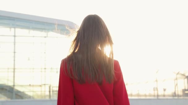 Beautiful Business Woman Red Coat Goes Business Centre City Communicates — Stock Video